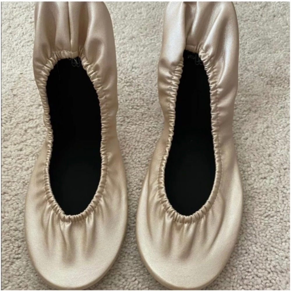 Rescue flats champagne size large (10-11) - New in Bag - Ballet Flats